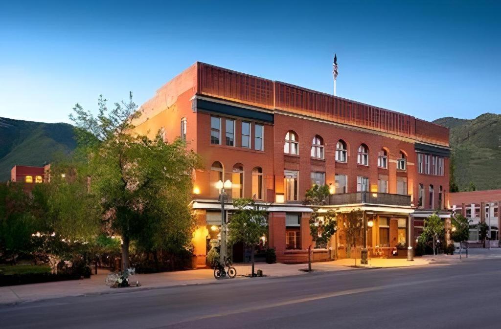 Hotel Jerome, An Auberge Resort Aspen Exterior photo